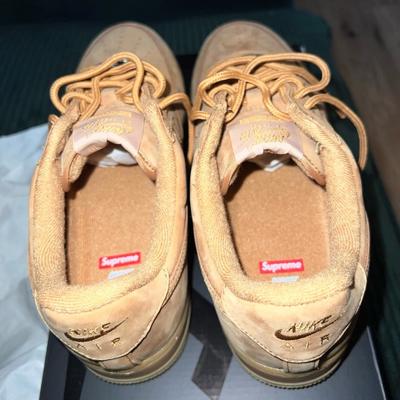Nike Supreme Air Force 1 - Picture 7 of 8